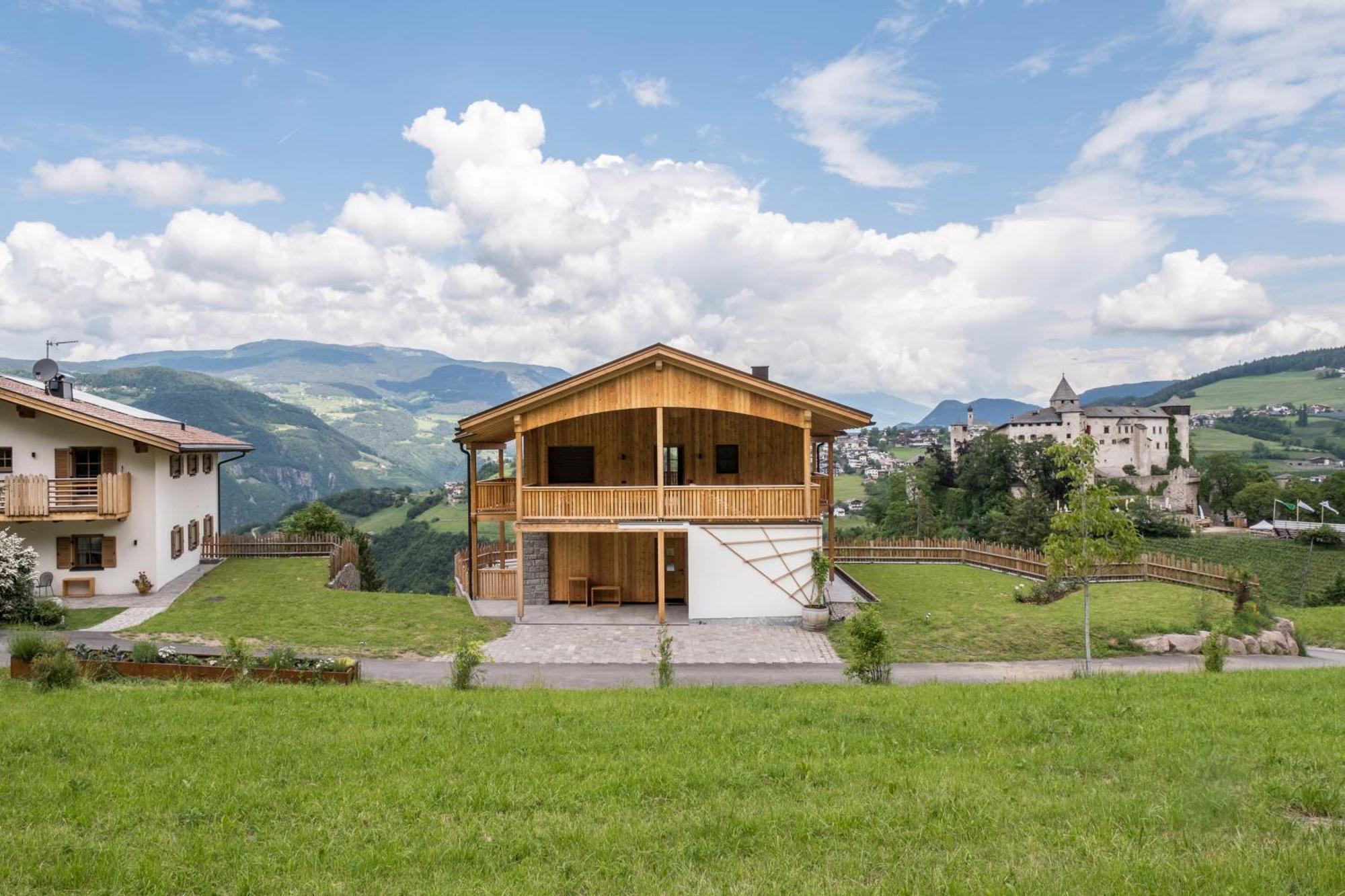 Haensel Und Gretel Schlosshof Umes Exterior foto